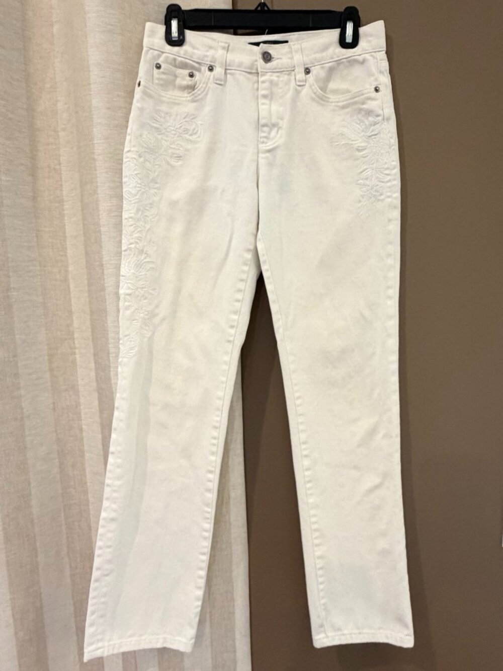 LRL Lauren Jeans Co. White Tonal Floral Embroidery Classic Straight, Size 2